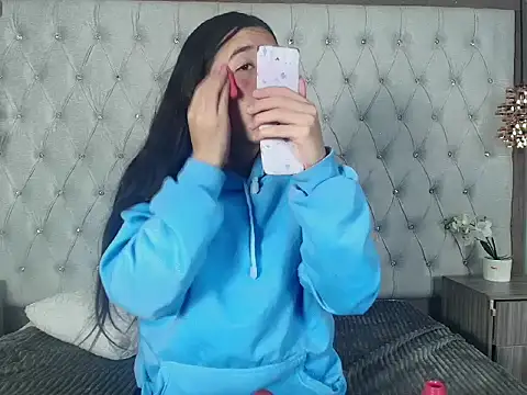 LilyRossi  online show from April 17, 2026, 12:52 pm