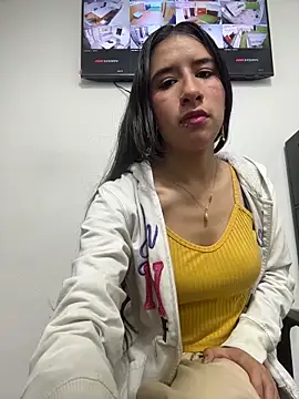 Snapshot of LilyRossi_ chatting on May 4, 2026, 1:07 pm LilyRossi online show from May 4, 2026, 1:07 pm