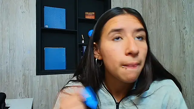 Snapshot of LilyRossi_ chatting on May 7, 2026, 12:54 pm LilyRossi online show from May 7, 2026, 12:54 pm