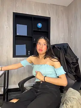 Snapshot of LilyRossi_ chatting on May 11, 2026, 4:04 pm LilyRossi online show from May 11, 2026, 4:04 pm