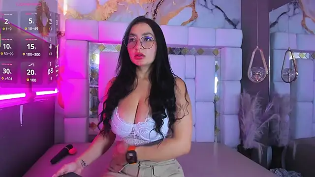 saray white  online show from March 5, 2026, 1:18 pm