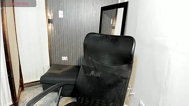 CharlotteKing8 online show from March 12, 2026, 11:27 am