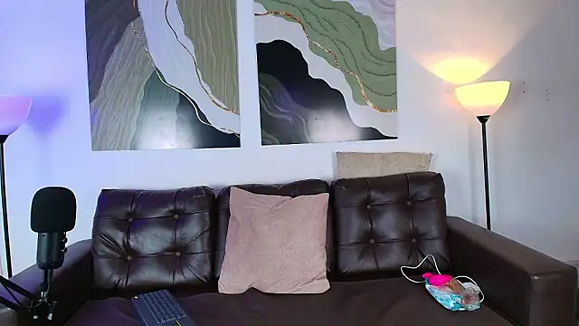 Maii Luna online show from March 11, 2026, 3:45 am