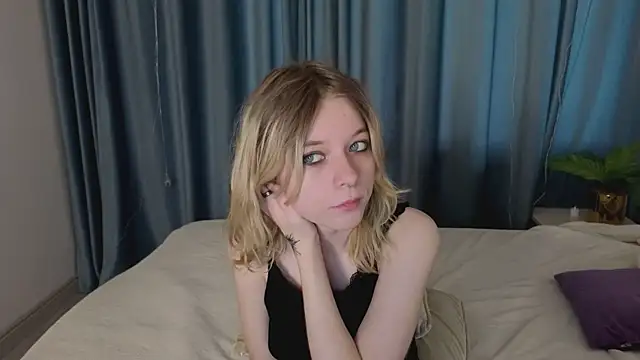 Snapshot of MollySally chatting on May 1, 2026, 4:06 am MollySally online show from May 1, 2026, 4:06 am