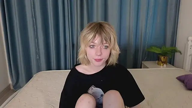 Snapshot of MollySally chatting on May 10, 2026, 4:06 am MollySally online show from May 10, 2026, 4:06 am
