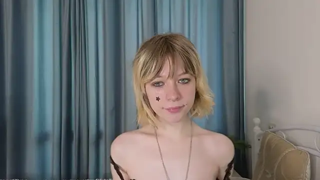 Snapshot of MollySally chatting on May 18, 2026, 4:18 am MollySally online show from May 18, 2026, 4:18 am