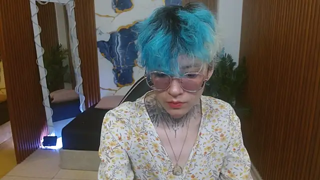 Lyra tay online show from April 22, 2026, 7:04 pm