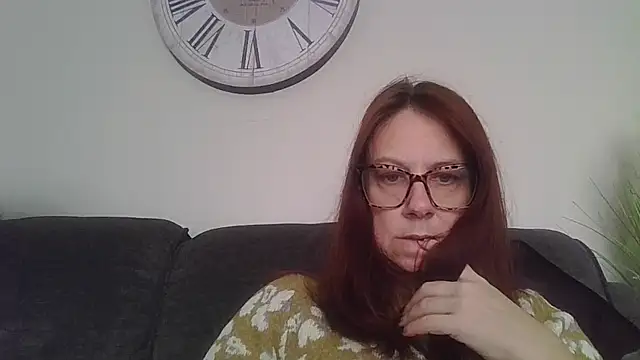 Cara-CurvyUK online show from March 4, 2026, 2:56 pm