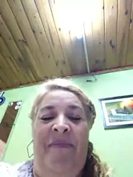 momismilf544 online show from May 31, 2026, 10:44 pm