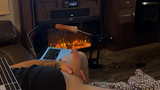 helovesanalbicouple online show from March 7, 2026, 11:18 am