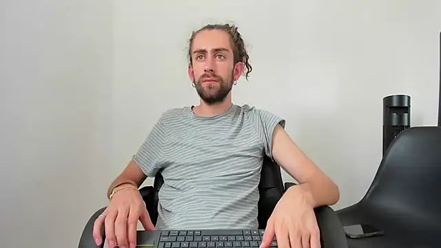 Jean And PaulXL online show from July 7, 2026, 9:19 pm