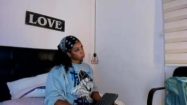 Snapshot of KatallelaMurillo chatting on June 10, 2026, 12:15 pm KatallelaMurillo online show from June 10, 2026, 12:15 pm