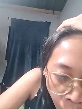 angelpinay44 online show from March 18, 2026, 4:21 pm