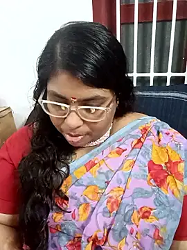 Snapshot of deepika-mallus chatting on March 6, 2026, 3:52 pm deepika-mallus online show from March 6, 2026, 3:52 pm