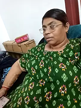 Snapshot of deepika-mallus chatting on March 8, 2026, 2:04 am deepika-mallus online show from March 8, 2026, 2:04 am