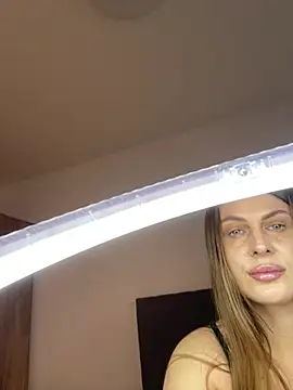 Snapshot of LucyWillow chatting on June 15, 2026, 7:43 am LucyWillow online show from June 15, 2026, 7:43 am