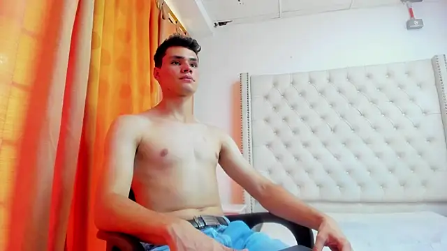 Snapshot of ZANE_EVANS chatting on July 28, 2026, 4:39 pm ZANE EVANS online show from July 28, 2026, 4:39 pm