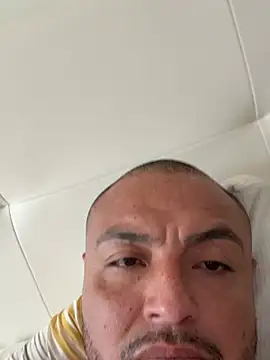 alexandeerr1986 online show from June 24, 2026, 8:24 am