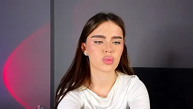 Snapshot of SheilaHigh chatting on March 8, 2026, 2:04 am SheilaHigh online show from March 8, 2026, 2:04 am