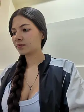 Malia Maccoll online show from March 17, 2026, 1:03 pm