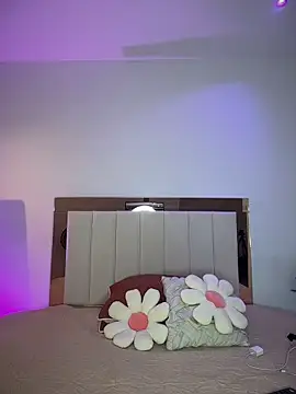 Mia Becket  online show from March 9, 2026, 10:19 am