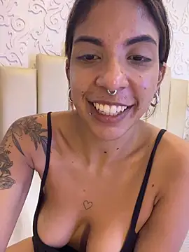 VioletaHills  online show from April 28, 2026, 2:55 pm