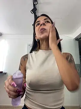 Snapshot of VioletaHills_ chatting on July 27, 2026, 12:23 pm VioletaHills online show from July 27, 2026, 12:23 pm