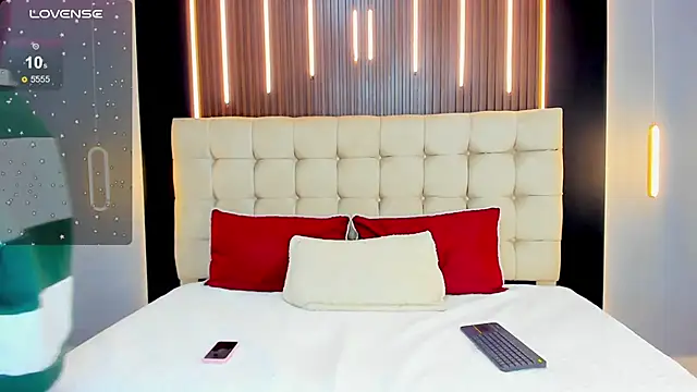 Zoee cute  online show from March 5, 2026, 1:18 pm