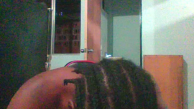 Snapshot of charles_king chatting on August 4, 2026, 5:43 am charles king online show from August 4, 2026, 5:43 am