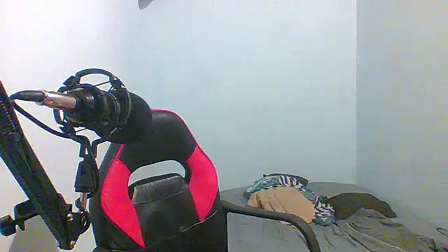 Snapshot of charles_king chatting on August 6, 2026, 8:55 pm charles king online show from August 6, 2026, 8:55 pm