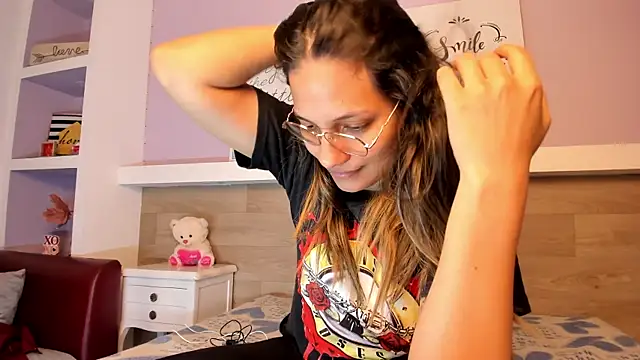Snapshot of EmmaSanchez_ chatting on March 31, 2026, 8:20 pm EmmaSanchez online show from March 31, 2026, 8:20 pm