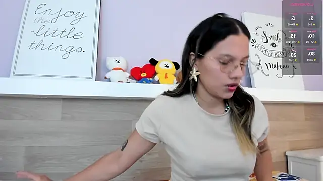 Snapshot of EmmaSanchez_ chatting on April 20, 2026, 8:32 pm EmmaSanchez online show from April 20, 2026, 8:32 pm