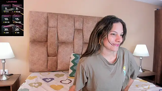 Snapshot of EmmaSanchez_ chatting on May 25, 2026, 8:37 pm EmmaSanchez online show from May 25, 2026, 8:37 pm