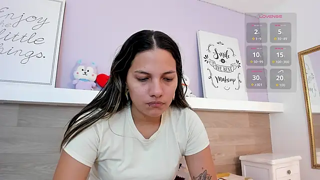 Snapshot of EmmaSanchez_ chatting on May 26, 2026, 1:40 pm EmmaSanchez online show from May 26, 2026, 1:40 pm