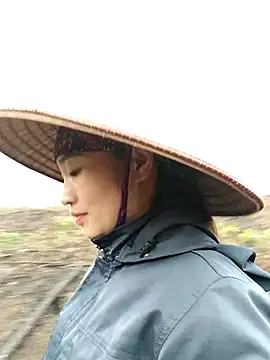 Lilinn  online show from March 6, 2026, 12:18 am