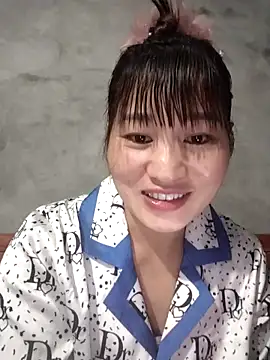 Lilinn  online show from April 23, 2026, 12:29 pm