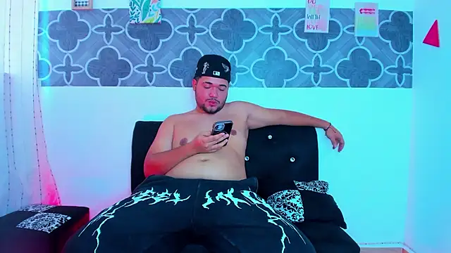 Sakura Velvet online show from March 7, 2026, 9:56 pm