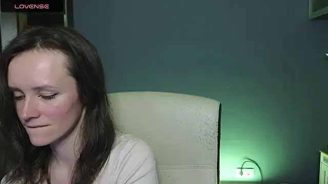 Snapshot of Tender_Swan chatting on April 6, 2026, 9:38 pm Tender Swan online show from April 6, 2026, 9:38 pm