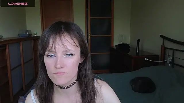 Snapshot of Tender_Swan chatting on May 7, 2026, 1:27 pm Tender Swan online show from May 7, 2026, 1:27 pm