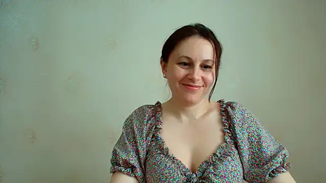 Inessa beauty online show from May 4, 2026, 12:01 pm