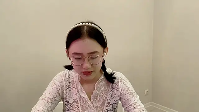 Snapshot of SolvedGlobe chatting on May 13, 2026, 2:03 pm SolvedGlobe online show from May 13, 2026, 2:03 pm