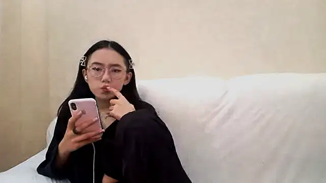 Snapshot of SolvedGlobe chatting on June 5, 2026, 1:06 pm SolvedGlobe online show from June 5, 2026, 1:06 pm