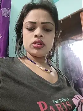 Snapshot of Beauty-3 chatting on June 9, 2026, 1:39 am Beauty-3 online show from June 9, 2026, 1:39 am