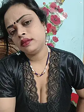 Snapshot of Beauty-3 chatting on July 5, 2026, 7:54 pm Beauty-3 online show from July 5, 2026, 7:54 pm