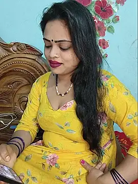Snapshot of Beauty-3 chatting on July 7, 2026, 7:29 pm Beauty-3 online show from July 7, 2026, 7:29 pm