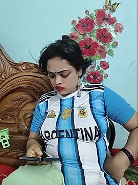 Snapshot of Beauty-3 chatting on July 8, 2026, 9:58 am Beauty-3 online show from July 8, 2026, 9:58 am