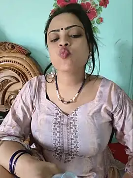 Snapshot of Beauty-3 chatting on July 13, 2026, 5:43 am Beauty-3 online show from July 13, 2026, 5:43 am