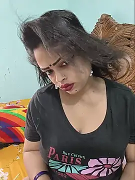 Snapshot of Beauty-3 chatting on July 14, 2026, 2:05 am Beauty-3 online show from July 14, 2026, 2:05 am