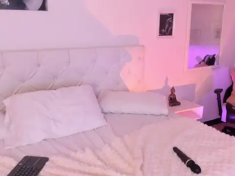 Snapshot of lunalenox chatting on March 11, 2026, 9:37 am lunalenox online show from March 11, 2026, 9:37 am