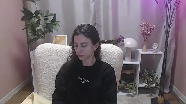 Snapshot of MistyBree chatting on April 1, 2026, 8:04 am MistyBree online show from April 1, 2026, 8:04 am
